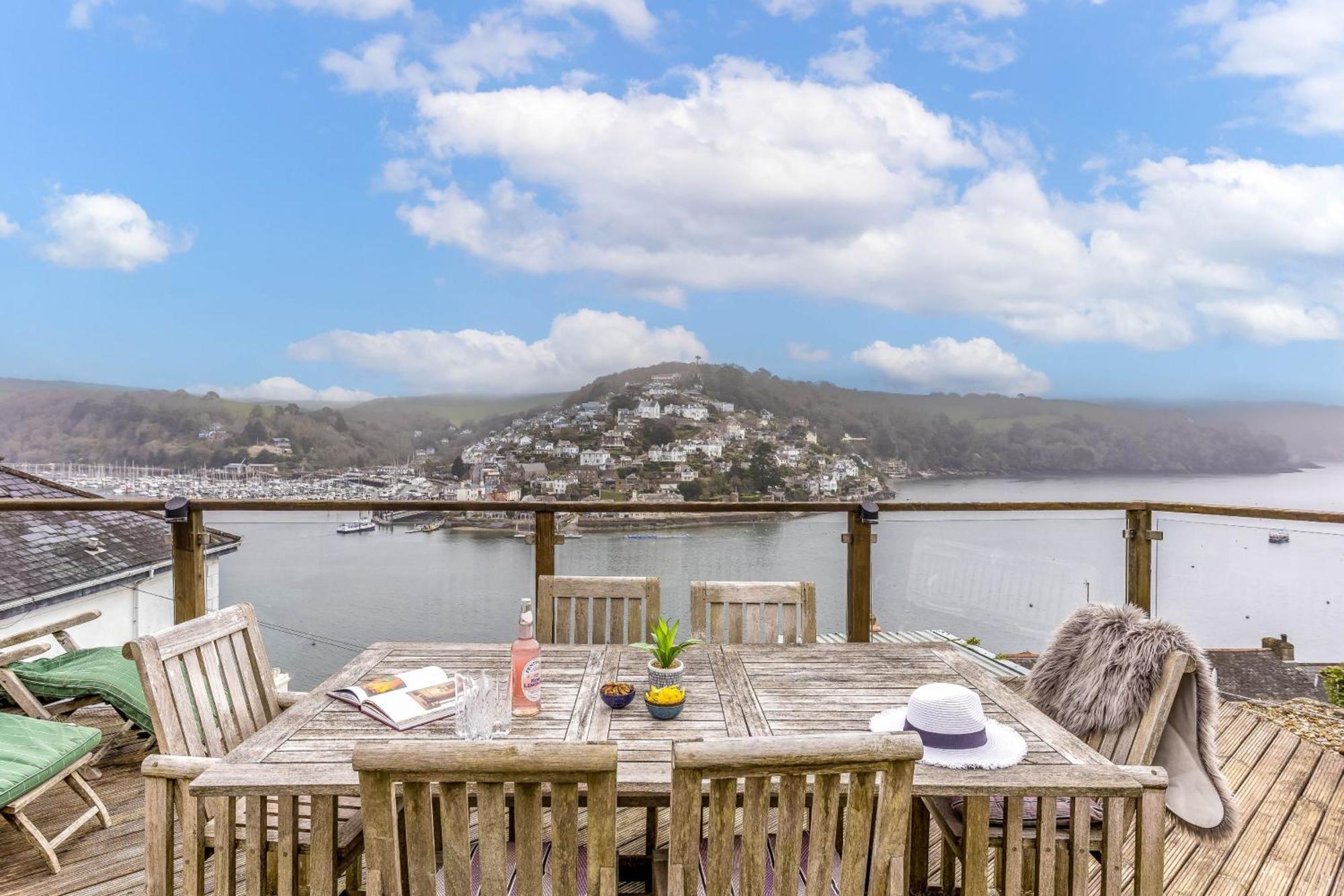 Uphigh - Elevated Family Home With Stunning River Views Dartmouth Zewnętrze zdjęcie